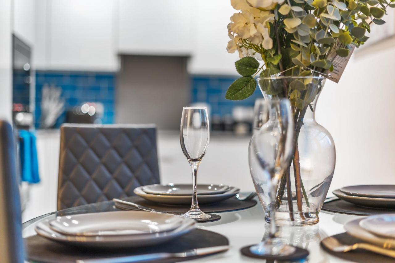 Modern, City Centre -2 Bedroom Apartments Reading Eksteriør bilde